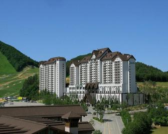 Mona Yongpyong Greenpia Condominium - Pyeongchang - Building