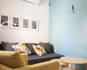 Cozy house near to the city center of Granada - Granada - Sala de estar