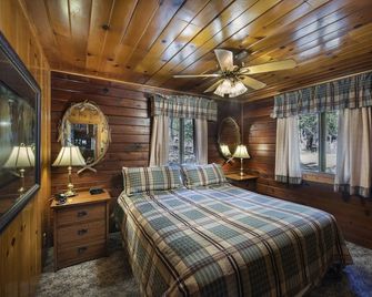 (72) Sequoia (1 Bedroom Only) - Fish Camp - Bedroom