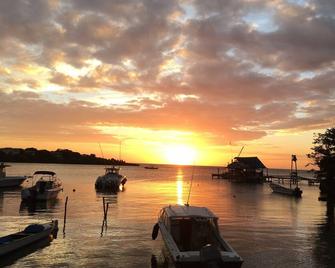 Casa Sierra B/ Pool /Fast & Reliable Wifi / Waterfront /Ac / Private Dock/Kayaks - West End - Beach