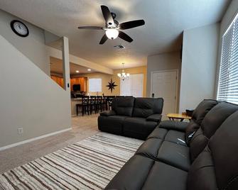 Very Clean Condo in Sunny Mesquite, NV - Mesquite - Living room
