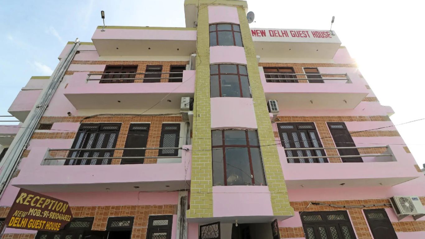 Oyo 23302 New Delhi Guest House