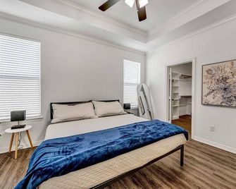 Stay Tyler @ Parade of Homes - Tyler - Bedroom