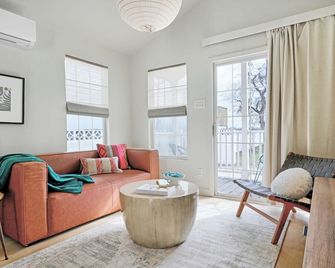 River Cabins - San Marcos - San Marcos - Living room