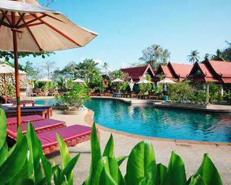 Holiday Villa, Lanta - קו לנטה - בריכה