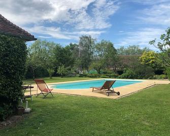 Gite Maresché, 1 bedroom, 2 persons - Maresché - Piscina