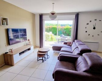 Maison Familiale proche Roissy CDG et Asterix - Roissy-en-France - Living room