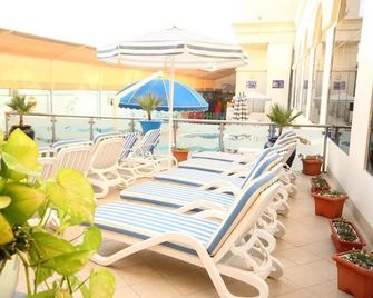 Lavender Hotel Sharjah - Sharjah - Balcón