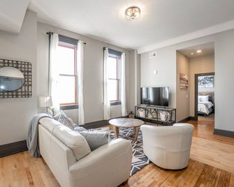2 Bedroom 1 Bath- Urban Lofts Downtown Waterloo - Waterloo - Living room