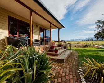 Spacious 2 Bedroom Cottage with Awesome Mountain View - Kaikoura - Balcony