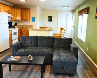 Quiet Mountain Getaway - Hesperus - Living room