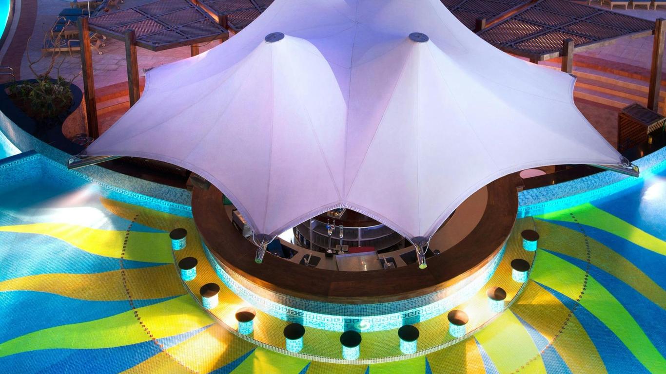 منتجع لو ميريديان العقة بيتش