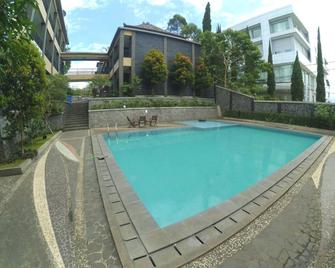 Grand Hani Hotel - Lembang - Zwembad