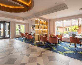 هوليداي إن غيلدفورد - غيلدفورد جيلفورد - ردهة