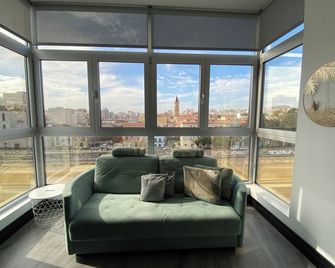 Stay Unique Apartments Rosaleda cerca Museo Picasso - Málaga - Living room