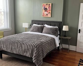 2 Rooms -2 Queen Beds Apartment in pleasant Richmond with AC, WiFi - Richmond - Bedroom