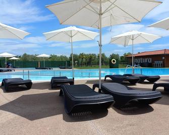 Natura Resorts - Casalarreina - Piscina