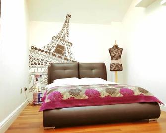 The Small Arms Factory - Enfield - Bedroom