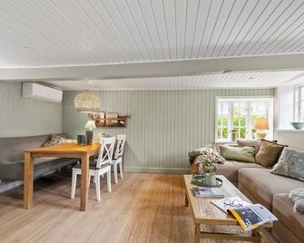 Charming Home In Samsø With 1 Bedroom - Samsø - Huiskamer