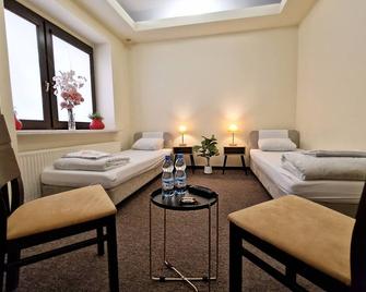 Helvetia Plus B&b - Private Rooms And Apartments - Varsovia - Habitación