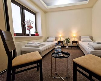 Helvetia Plus B&b - Private Rooms And Apartments - Warszawa - Sovrum