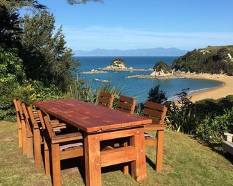 Heart of Kaiteriteri: Absolute Privacy nestled between both beaches - Kaiteriteri - Patio