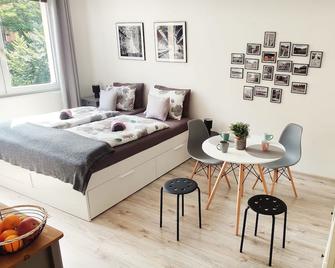 King Size Sunny Home 19 minutes to Center - Prague - Bedroom