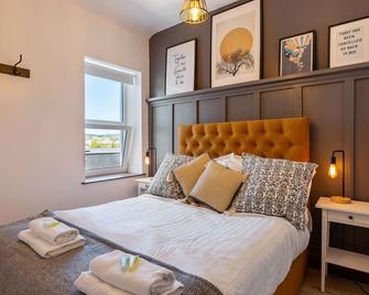 Macs Townhouse Dungarvan - Dungarvan - Bedroom