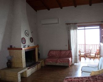 Traditional house by the sea - Derveni - Living room