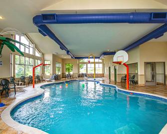 MainStay Suites Extended Stay Hotel Madison East - Madison - Piscina