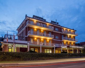 Marini Park Hotel - Castel di Leva - Bâtiment