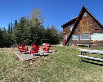 Bright A-Frame Cabin @ Moose Tracks Lodging - Kenai - Patio