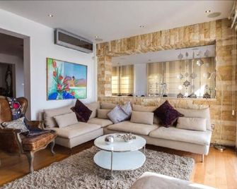 Cape Serenity Resort - Adults Only - Ayia Napa - Olohuone