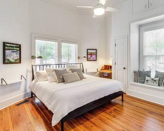 Charming Georgia Cottage about 19 Mi to Statesboro! - Metter - Bedroom