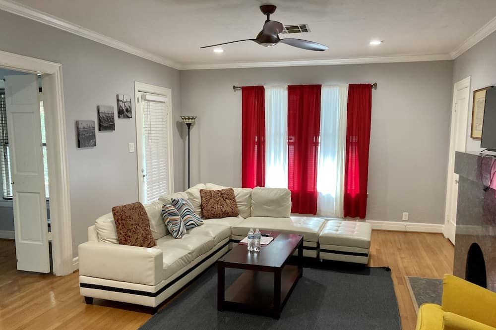 Buffalo Bayou and Montrose - 3Br/1Ba King Beds! - יוסטון - סלון