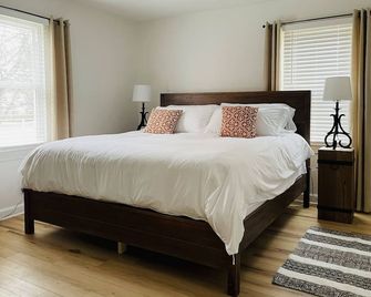 River City Retreat | Stylish 1br/1ba Apartment - Evansville - Bedroom