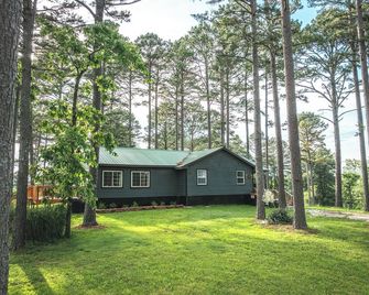 Floating and Glamping at Big Piney River - Licking - Building