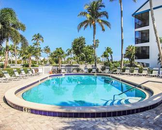 Captiva Island Escape: Updated Condo with Pool, Steps to Beaches - Captiva - Piscina