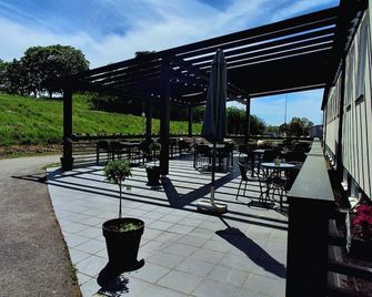 Vimmerby Bed & Breakfast - Vimmerby - Binnenhof