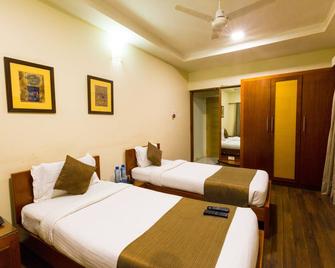 Mint Domestic Airport Suites - Mumbai - Bedroom