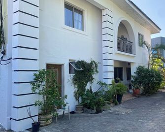 Hillside Gardens - Lagos