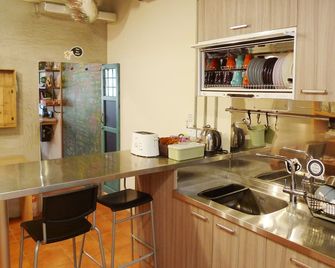 Knock Knock Hostel - Kaohsiung City - Kitchen
