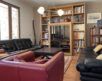 Magnificent chalet in Chamrousse 1750, sleeps 10, Nice amenities - Chamrousse - Salon