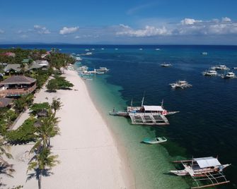 The Shark's Tail Dive Resort - Daanbantayan - Strand