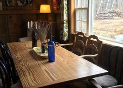 Barn House at Light-Filled Octagon, wifi, pet-friendly, close to ski areas - Londonderry - Dining room