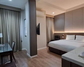 J Park Hotel - צ'ונבורי - חדר שינה