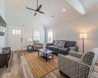 Outer Banks Cottage Gem! - Powells Point - Sala de estar