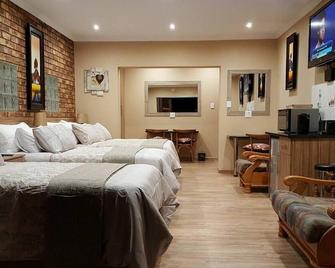 Twins Guest House Astoni - Vanderbijlpark - Schlafzimmer