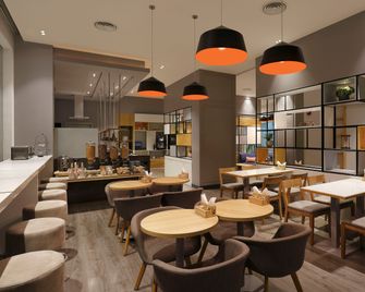 Holiday Inn Express Nashik Indira Nagar By IHG - Νασίκ - Εστιατόριο