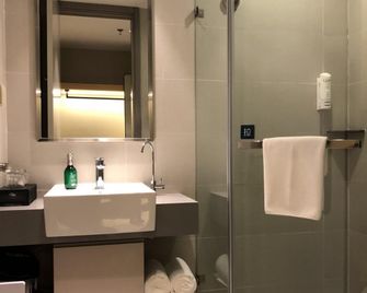 Homeinn Selected Hotel (Dandong Yalu River Riverside Anton Old Street) - Dandong - Habitación